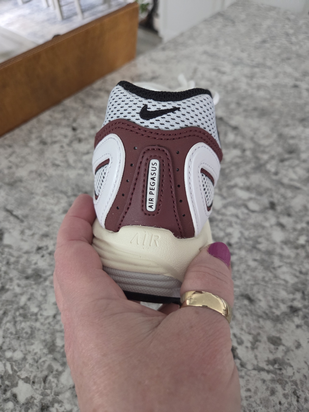 New Nike Air Pegasus Women’s White and Burgundy /brown Athletic Sneakers Sz W9 - Picture 4 of 12